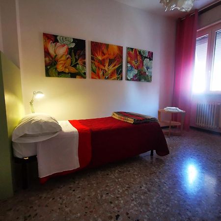 Affittacamere Room Ospedale Maggiore Parma Zewnętrze zdjęcie